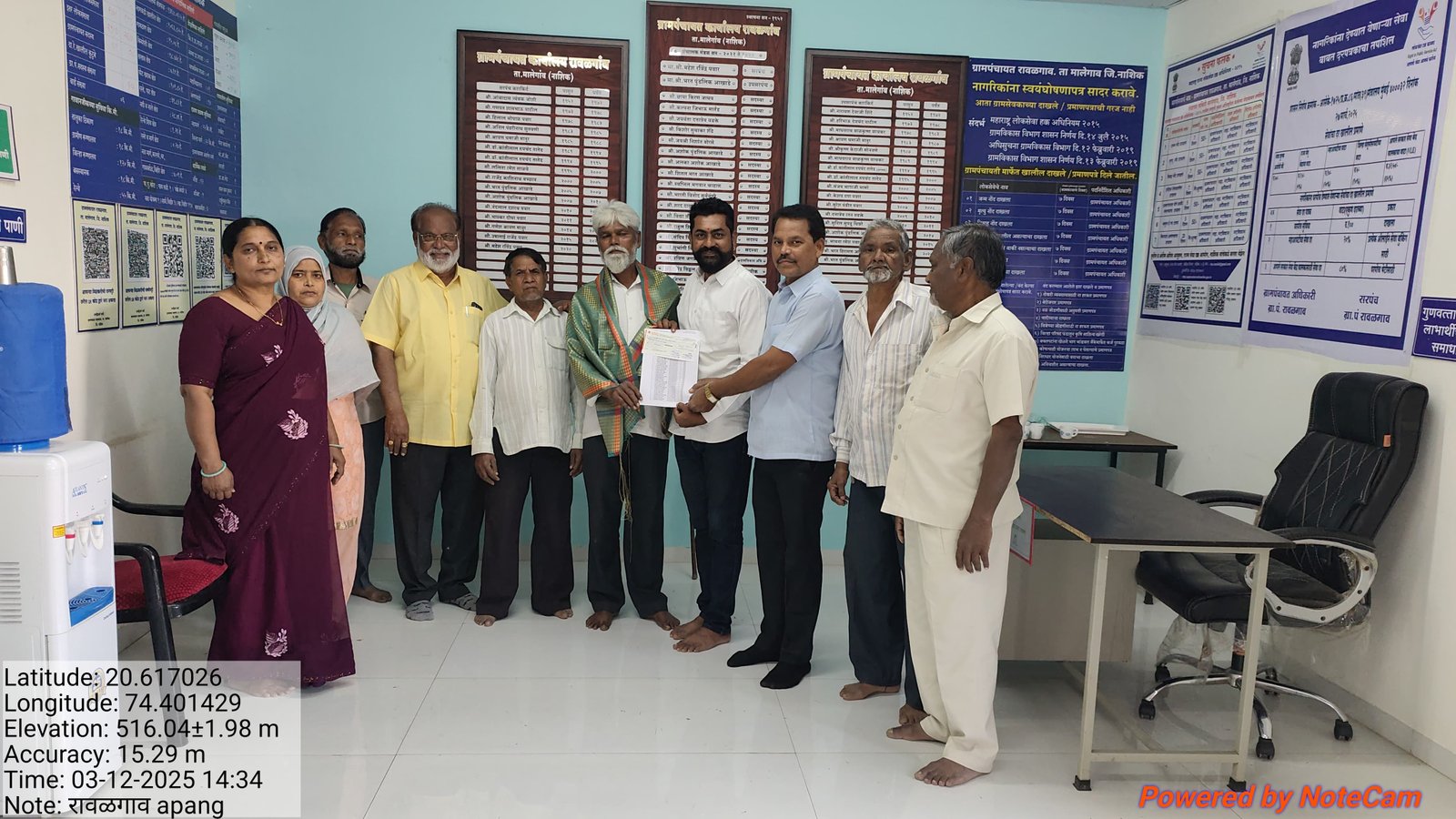 मुख्यमंत्री समृध्द पंचायत राज अभियान अंतर्गत ग्रामपंचायत रावळगाव येथे दिव्यांग दिनानिमित्त दिव्यांग लाभार्थी यांचा सन्मान करून दिव्यांग निधी वितरण करण्यात आला , त्या प्रसंगी ग्रामपंचायत रावळगाव सरपंच , उपसरपंच , ग्रामपंचायत सदस्य , ग्रामपंचायत अधिकारी , ग्रामपंचायत कर्मचारी , व दिव्यांग लाभार्थी उपस्थित होते